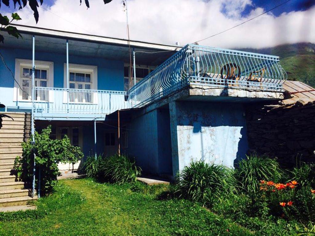 Blue Guesthouse Kazbegi Esterno foto