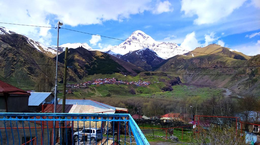 Blue Guesthouse Kazbegi Esterno foto