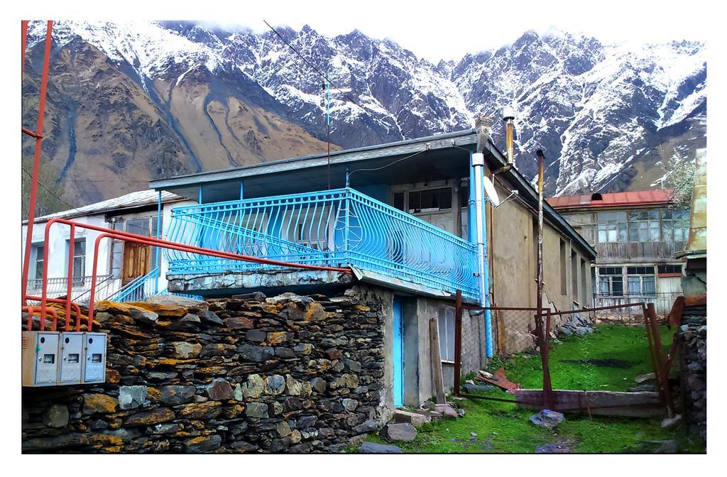 Blue Guesthouse Kazbegi Esterno foto