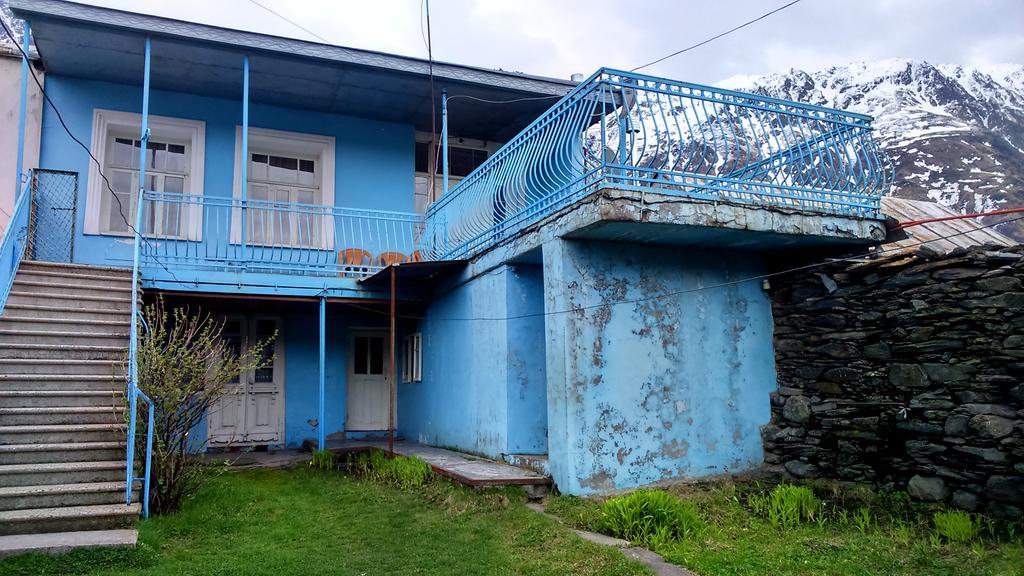Blue Guesthouse Kazbegi Esterno foto