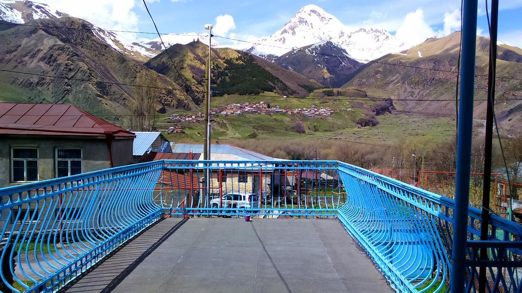 Blue Guesthouse Kazbegi Esterno foto