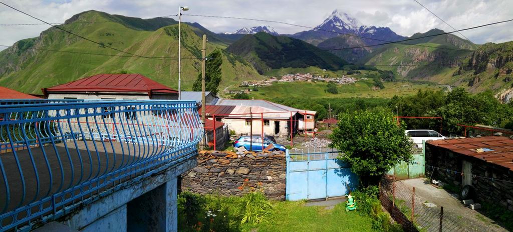 Blue Guesthouse Kazbegi Esterno foto